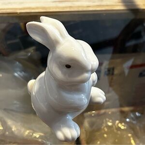 OMC Taiwan Porcelain Rabbit w Ears Laded Back giant feet 4.5x3 30% off w♥️